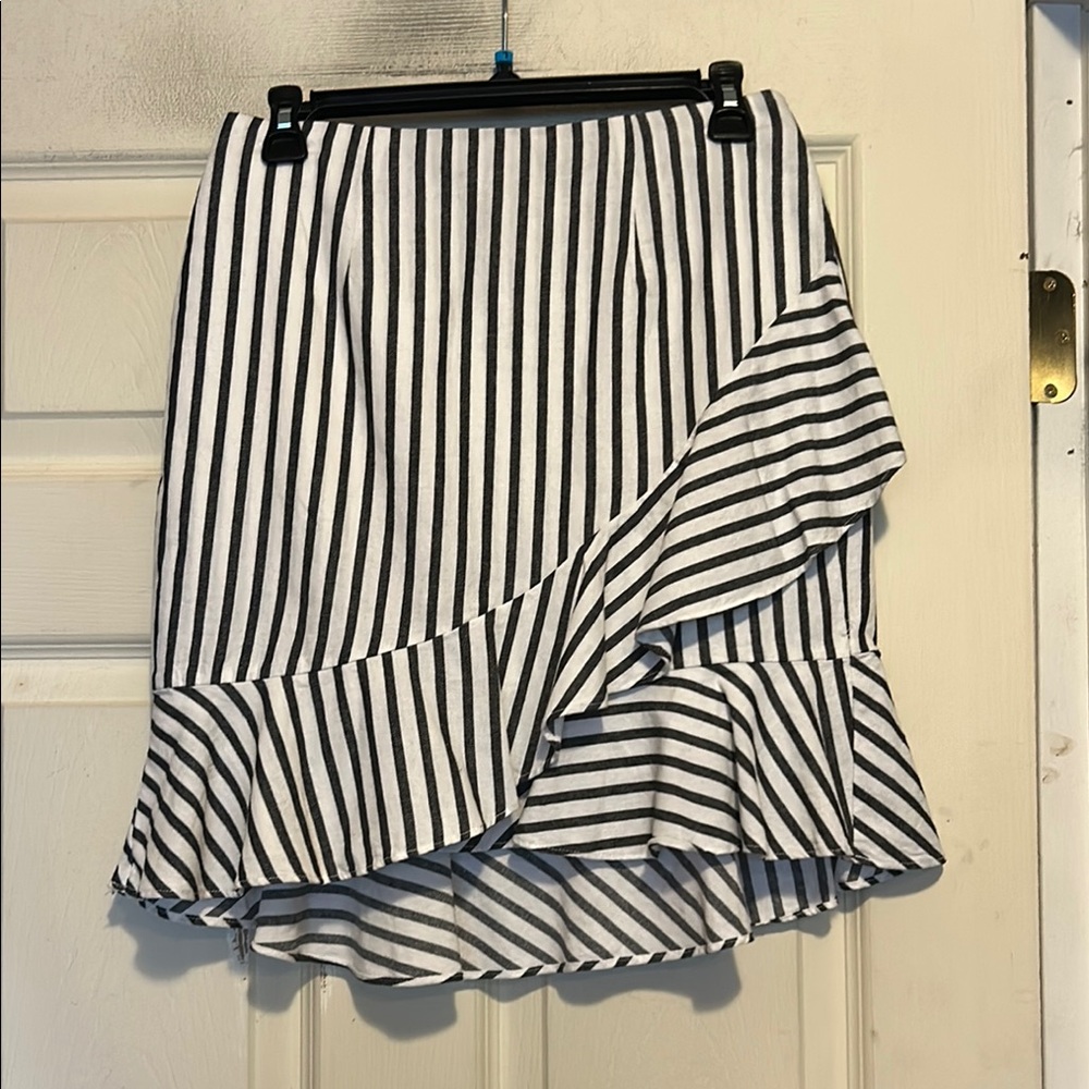 A new day Black and White Striped Ruffled Faux Wrap Mini Skirt Size 4